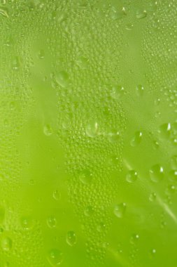 bir yeşil su damlaları
