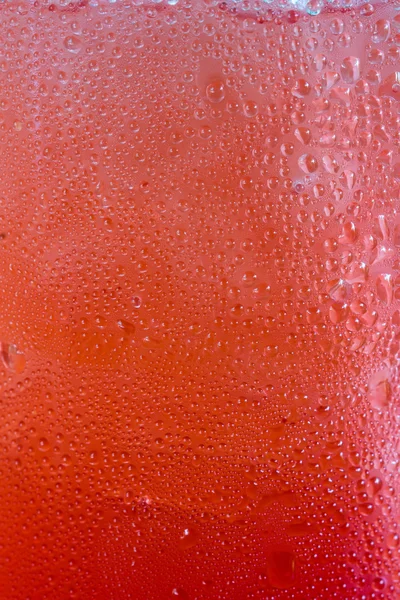 Kapky vody na červené — Stock fotografie