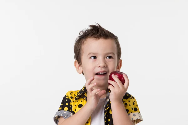 Menino e maçã — Fotografia de Stock