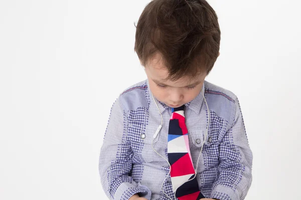 Menino com fones de ouvido — Fotografia de Stock