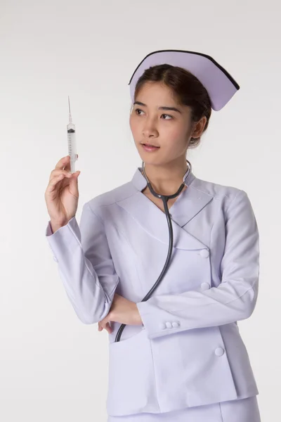 Enfermeiro que prepara uma vacinação — Fotografia de Stock