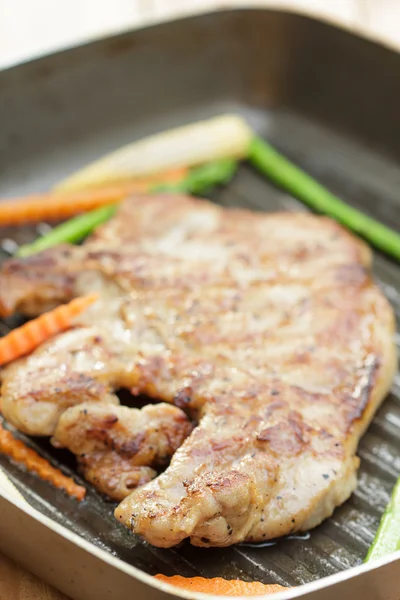 Steak mit Gemüse — Stockfoto