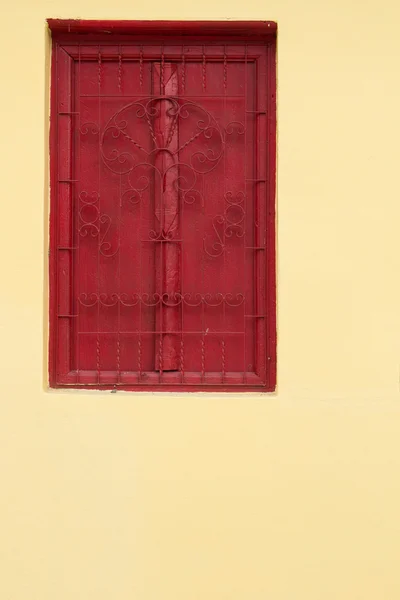 Tempel rood windows — Stockfoto
