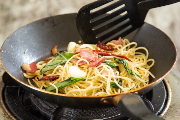 Spaghetti with bacon — Stock Photo, Image