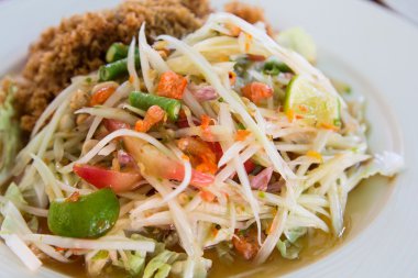 Yeşil papaya salatası
