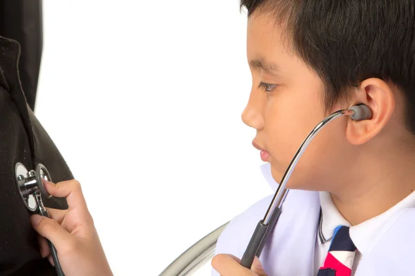 Menino como médico examinando — Fotografia de Stock