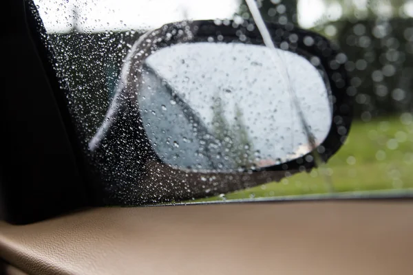 Lluvia en un coche — Foto de Stock