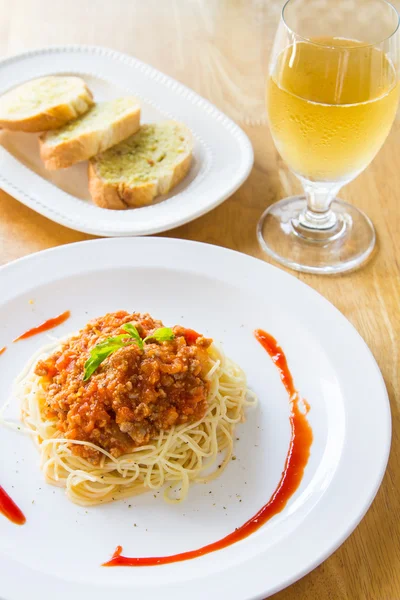 Spaghetti and wine — Stock Photo, Image