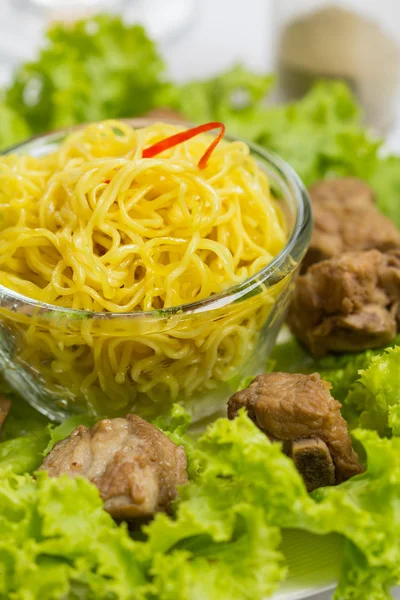Noodles pork with lettuce — Stock Photo, Image