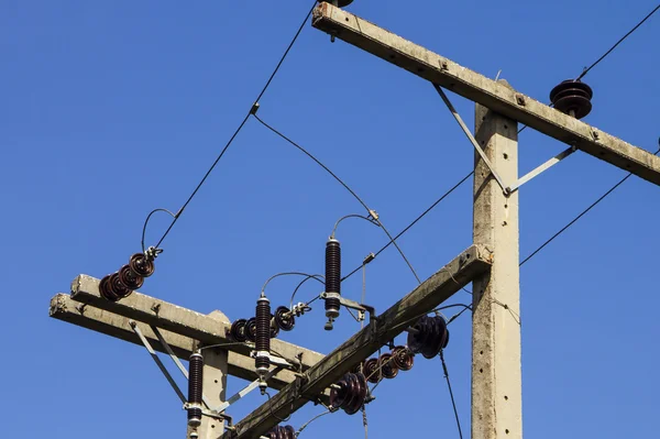 A power line on a blue sky — Stock Photo, Image
