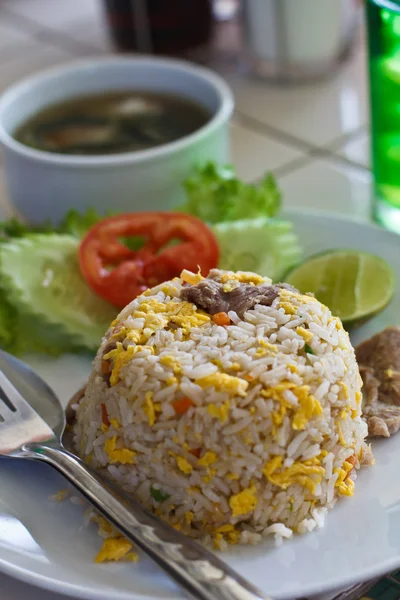 Stekt ris med fläsk. — Stockfoto