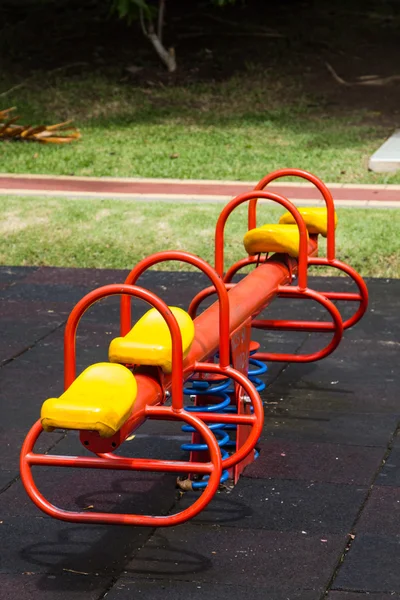 Playgrounds no jardim — Fotografia de Stock