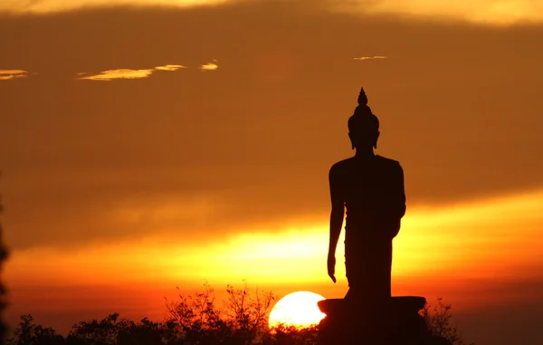 Silhueta de estátua de buddha — Fotografia de Stock