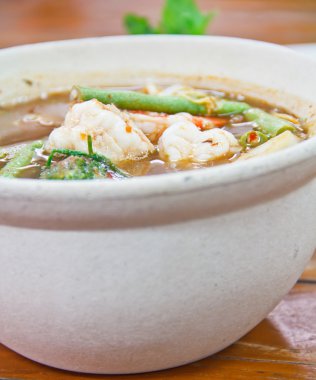 sıcak ve ekşi karides.