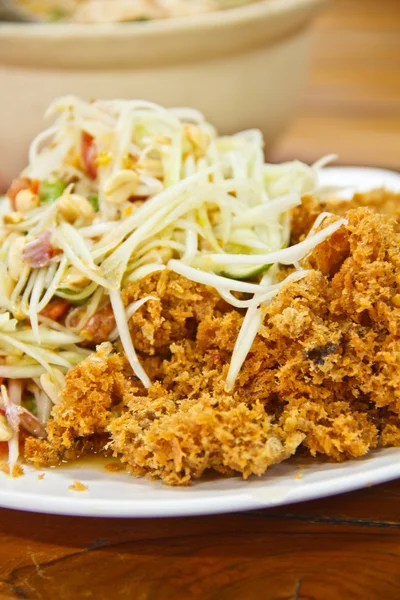 Salada de mamão verde tailandês . — Fotografia de Stock