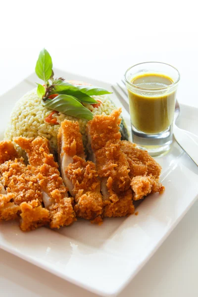 Жареный рис с зеленым карри — стоковое фото