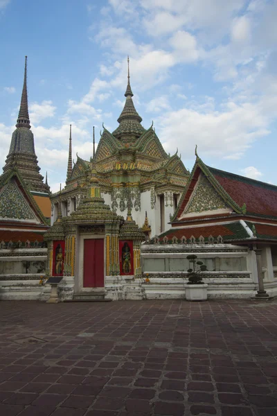 Antika templet i bangkok — Stockfoto