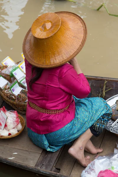 Tailandia mujeres vendiendo en el mercado —  Fotos de Stock