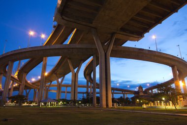 Tayland Bhumibol Köprüsü