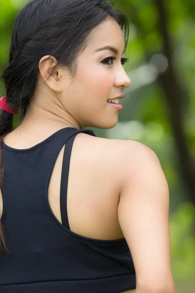 Un retrato de atractiva mujer asiática — Foto de Stock