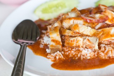 ile kavrulmuş domuz eti pilav