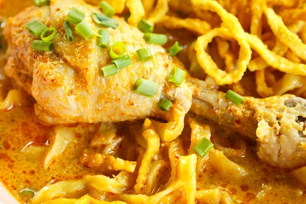 Khao Soi (Northern Thai Noodle Curry Soup) — Stock Photo, Image