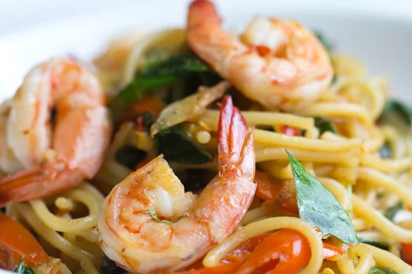 Crevettes et spaghettis — Photo