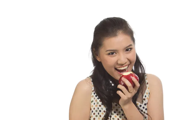 Молодая женщина с красным яблоком — стоковое фото