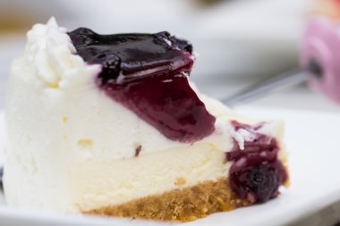 yaban mersini krem peynirli kek