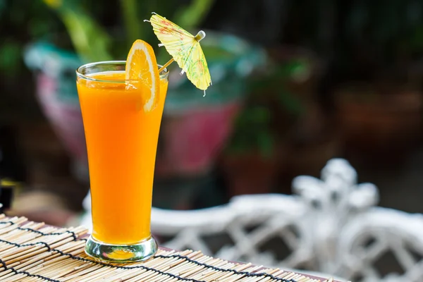 Frischer Orangensaft — Stockfoto