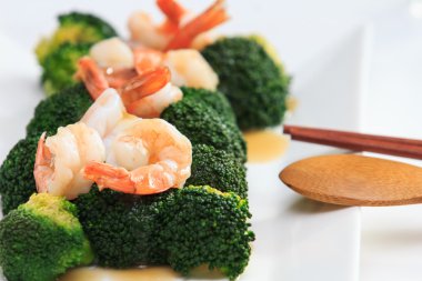 karides kızarmış brokoli brokoli