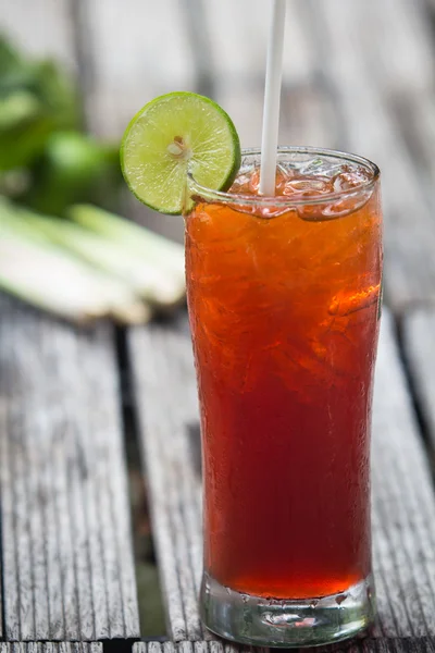 Iced tea with lemon — Stock Photo, Image