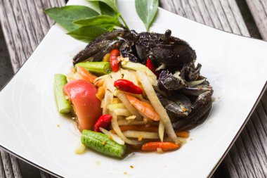 Yeşil papaya salatası