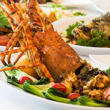 kavrulmuş ıstakoz yemek