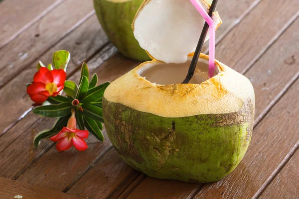 Bebida de água de coco — Fotografia de Stock