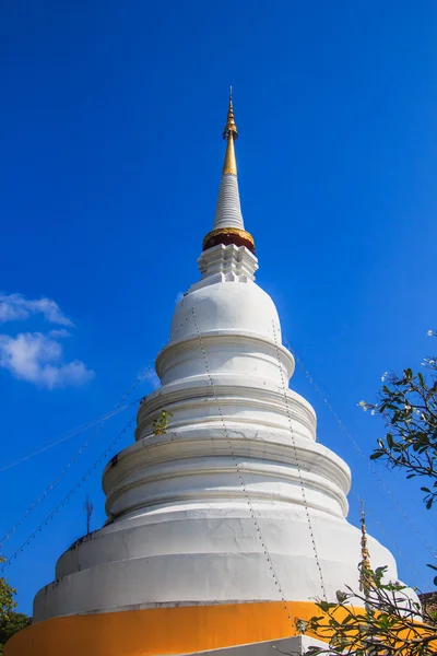 在帕雅寺的佛教寺庙在清迈唱歌 — 图库照片