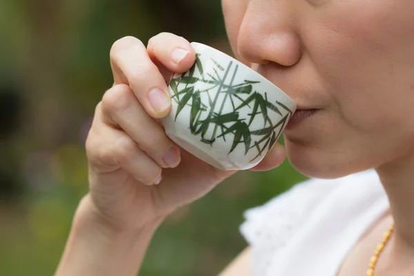 Asian woman drinking tea — Stock Photo, Image