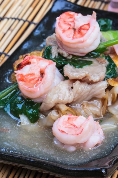 Noodles with prawns — Stock Photo, Image