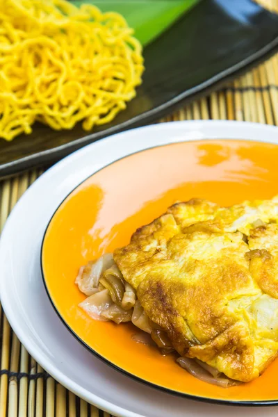 Stir fried noodle with egg — Stock Photo, Image