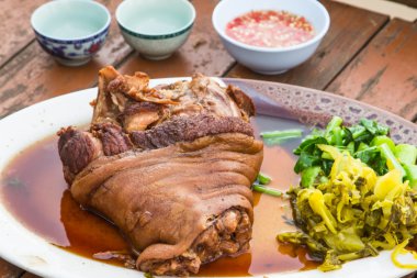 Kızarmış domuz bacak