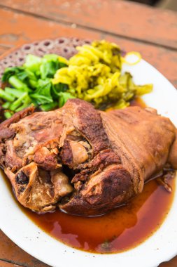 Kızarmış domuz bacak