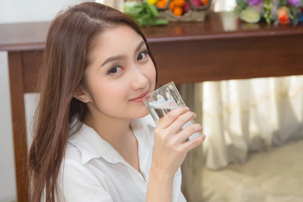 Girl drinking water — Stock Photo, Image