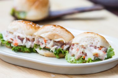 Jambonlu ve Peynirli ekmek