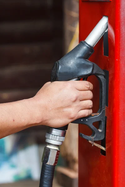 Červené retro benzínové čerpadlo — Stock fotografie