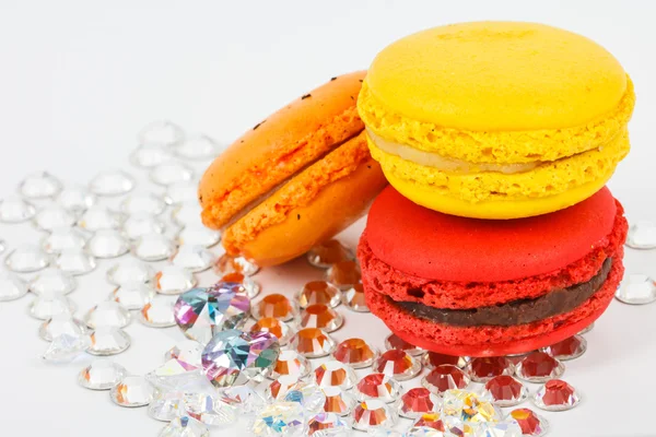 Macaron rosso su cristalli — Foto Stock