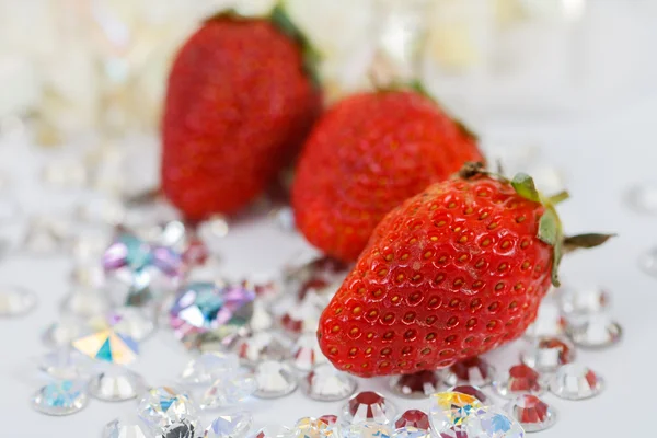 Red stawberry on dimond — Stock Photo, Image