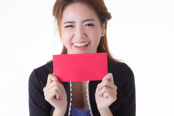 Officier femmes en costume de travail montrant enveloppe rouge — Photo