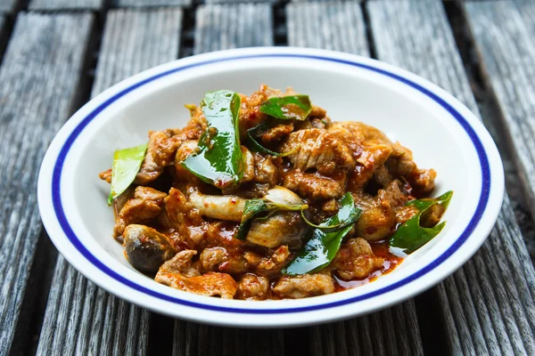 Kızarmış domuz eti biber