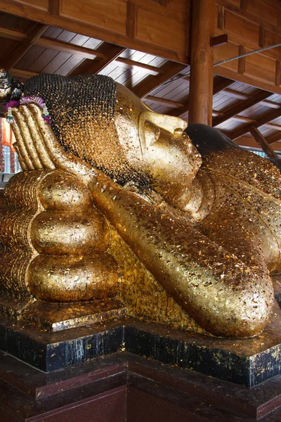 Reclining Buddha statue — Stock Photo, Image