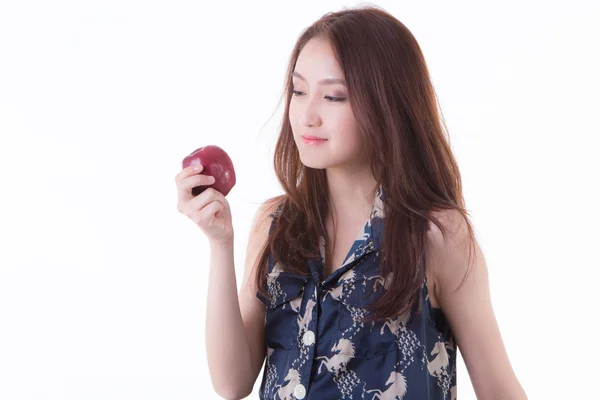 Asiatisk kvinna äta ett äpple. — Stockfoto